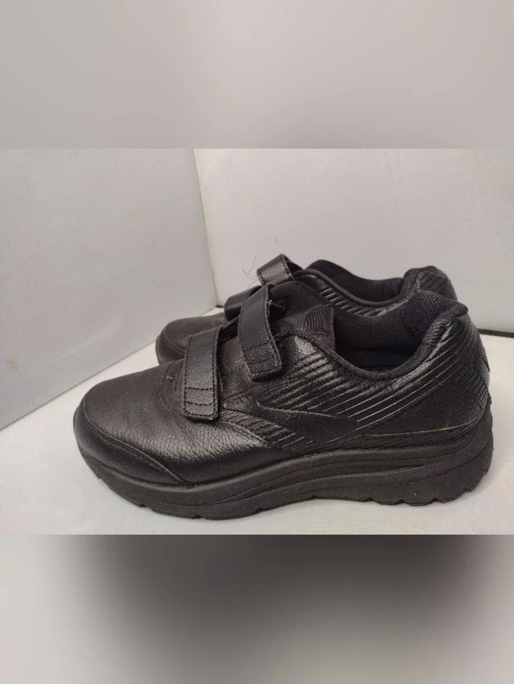 Brooks Women's Addiction Walking Shoes 10.5 2E Leather Hook Loop Sneakers Z